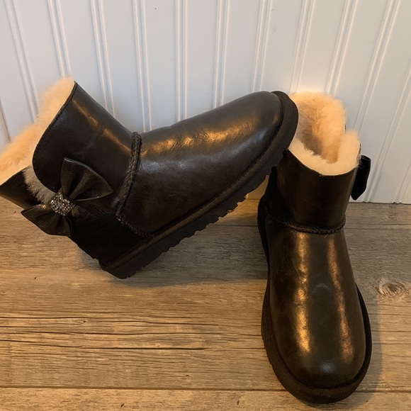 UGG Australia Mini Bailey Bow
Crystal Diamond Boot - Picture 4 of 9